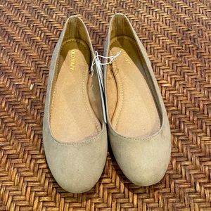 AMAZING Faux Suede Flats: Stain & Water-Repellant w/ Memory Foam Insoles. Size 6